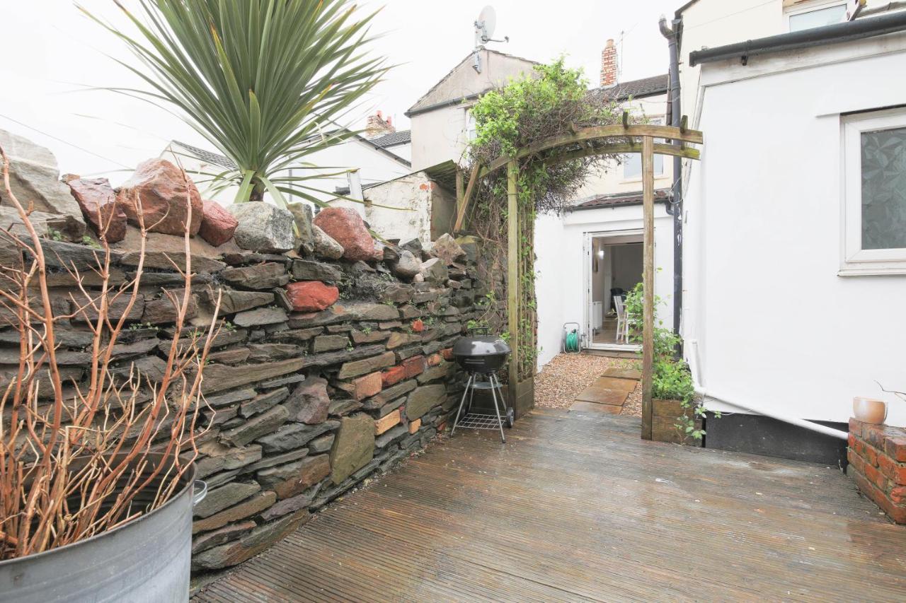 Spacious 4 Bedroom House- Walking Distance To City Centre & Great Backyard Cardiff Exterior photo